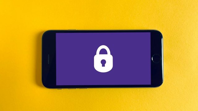 Smartphone with a lock symbol illustrating Microsoft 365 multi-factor authentication